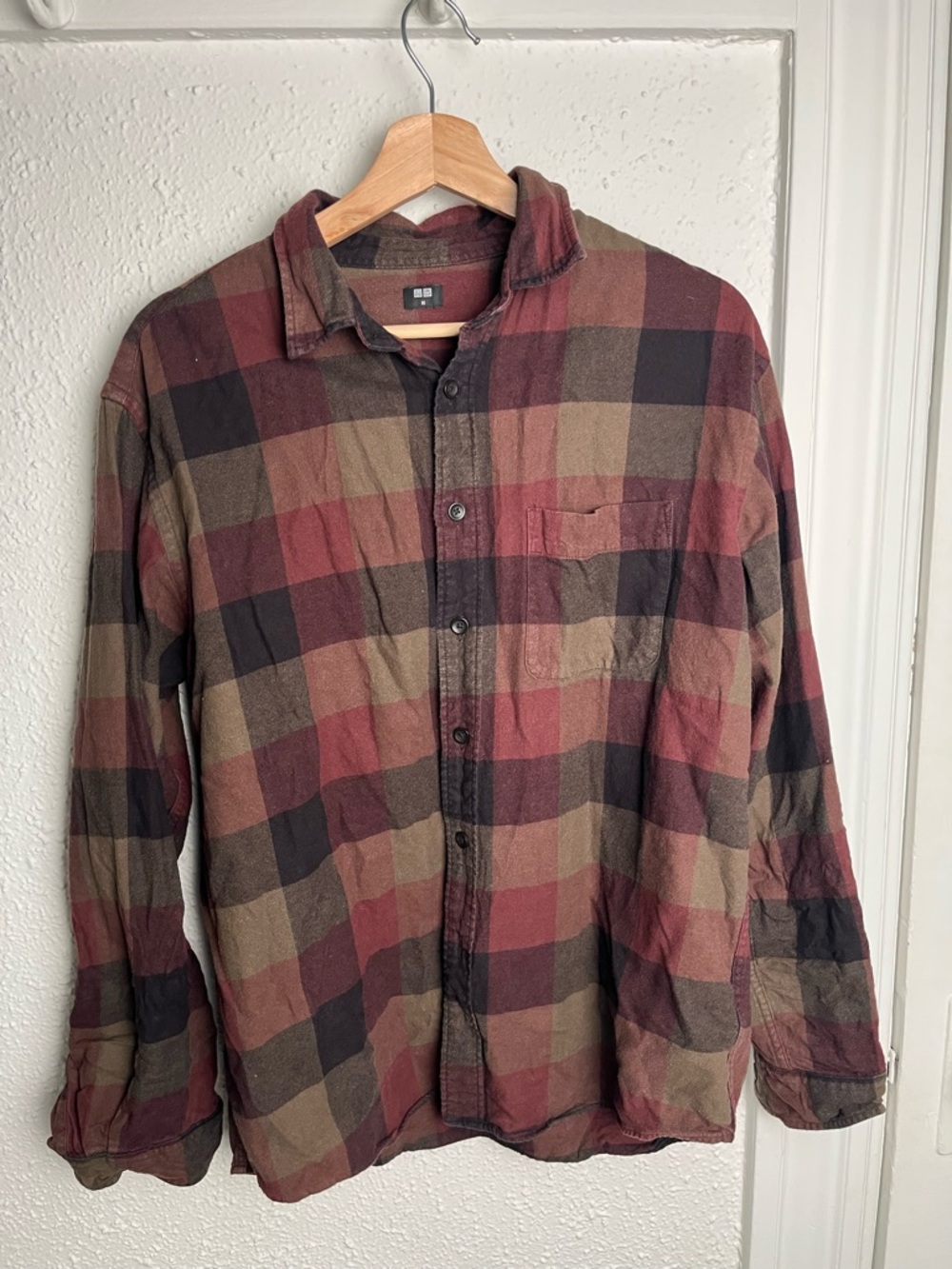 UNIQLO Men's Plaid Button-Up Shirt - Red & Brown